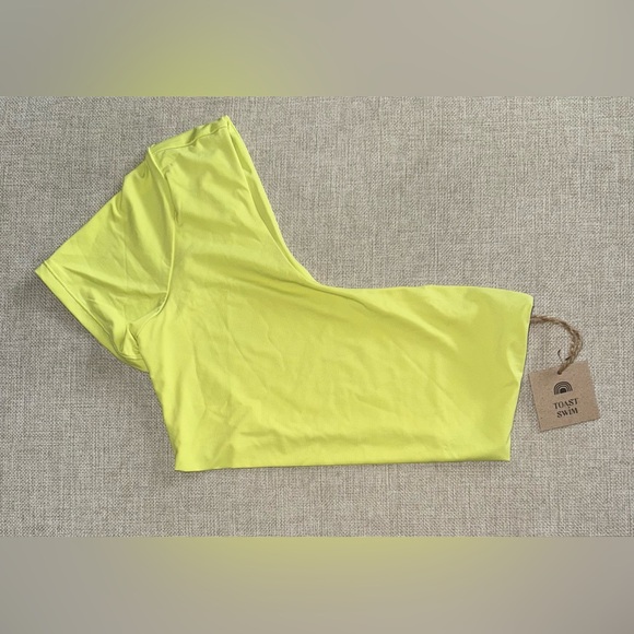 141. Toast Signature One Shoulder Crop Top - Picture 4 of 7